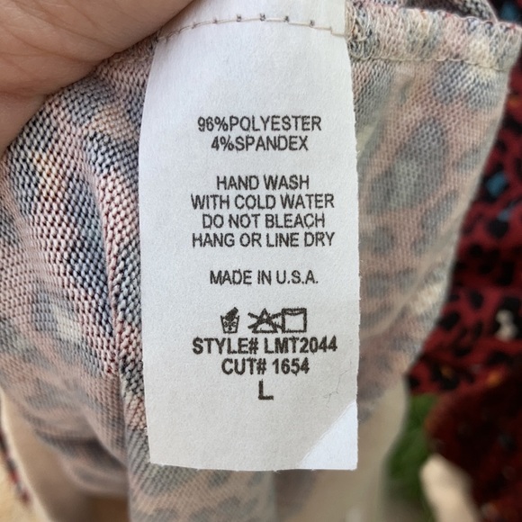 Light weight soft sweaters, both large brand new never worn. NWOT - Picture 3 of 6